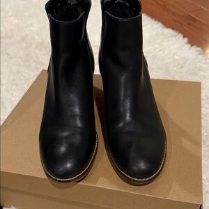 Cole Haan Black Leather Vintage Ankle Boots Stacked Wooden Heel size 8